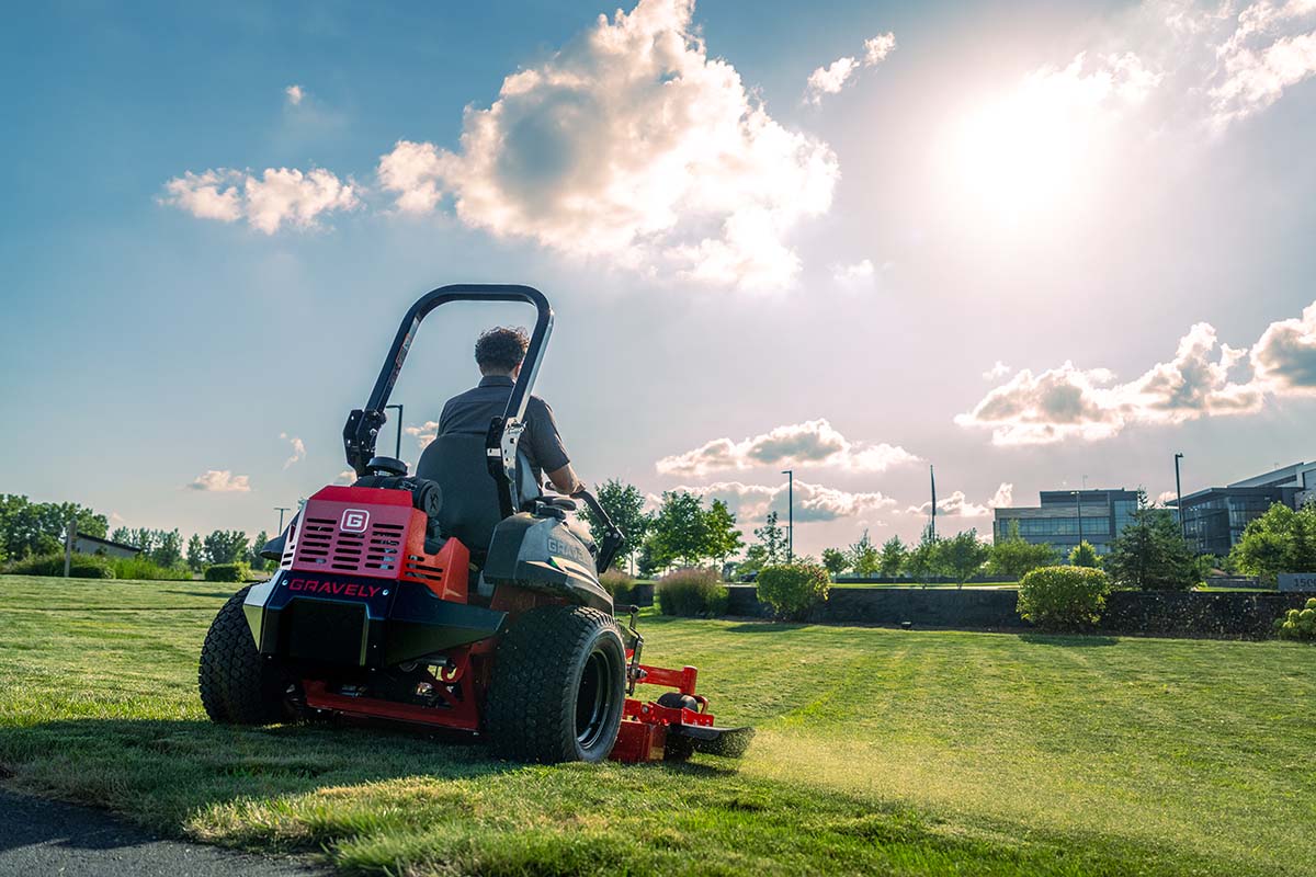 992551 – Gravely PRO-TURN® 260 Kawasaki Zero-Turn Mower