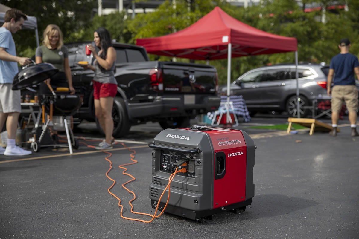 Honda EU3000iS Inverter Generator – 3000W Super Quiet Electric Start Portable Generator | CO-MINDER™ Safety