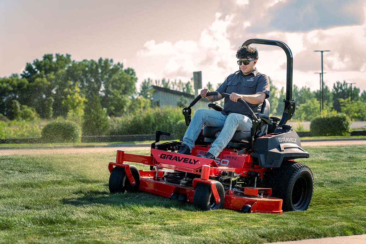 Wright WSZK72S61G83B Stand-On Lawn Mowers– Barry's Power Equipment