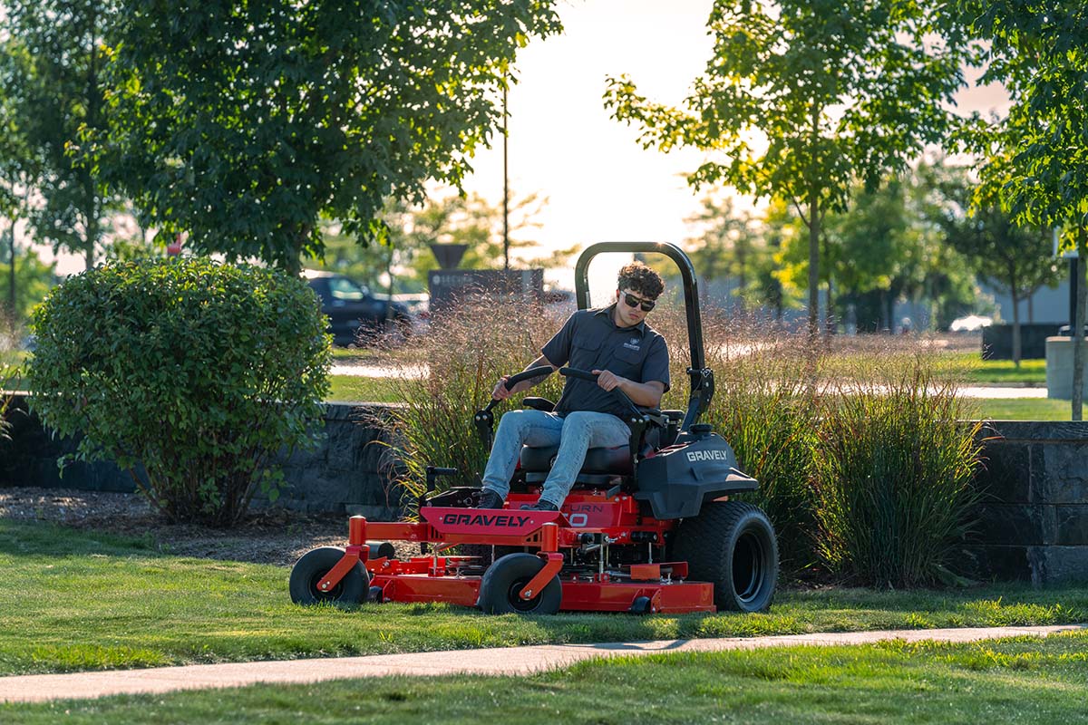 992550 – Gravely PRO-TURN® 252 Kawasaki Zero-Turn Mower– Barry's
